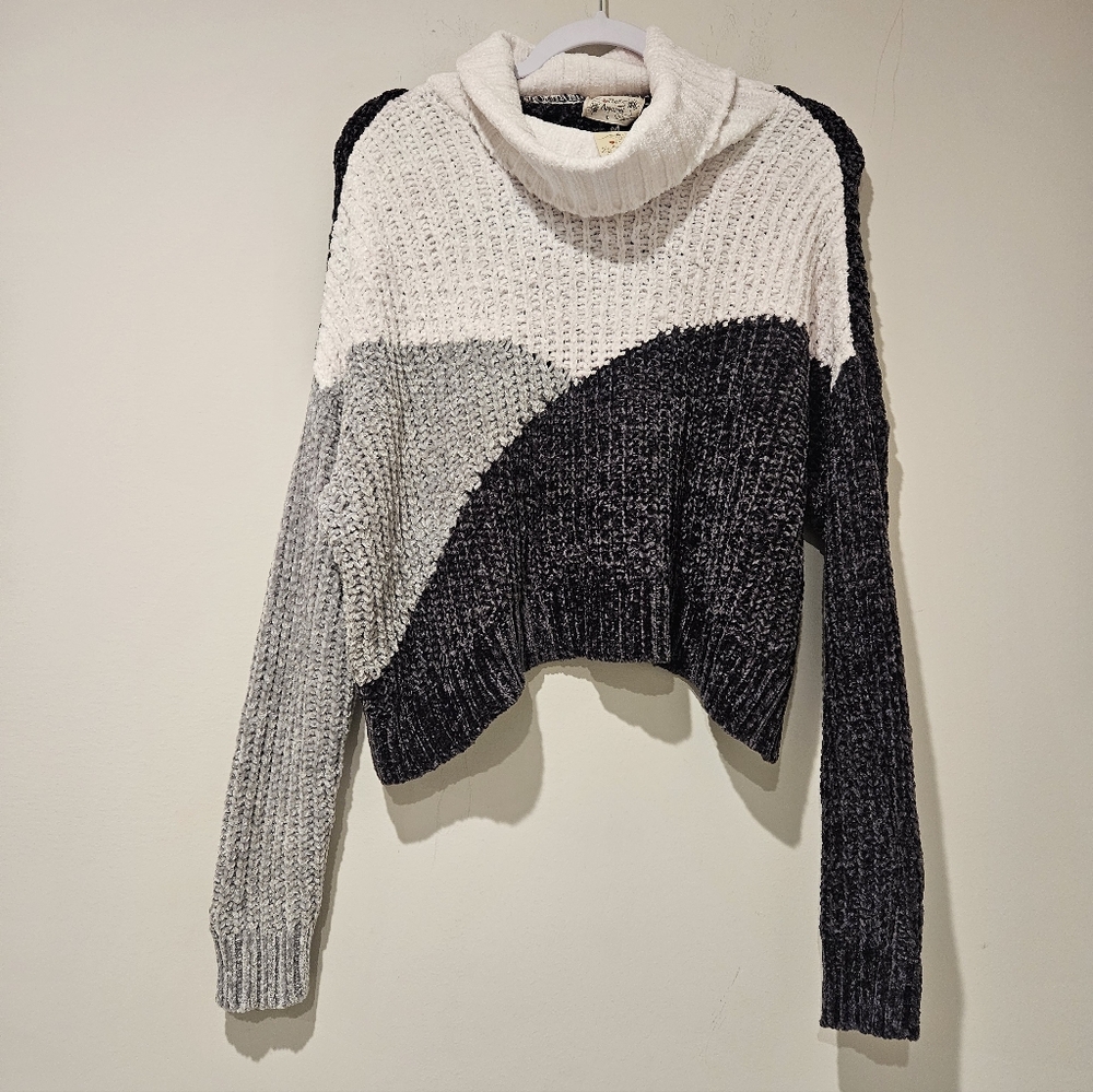 Poof Apparel Colorblock Turtleneck Sweater, Size Large